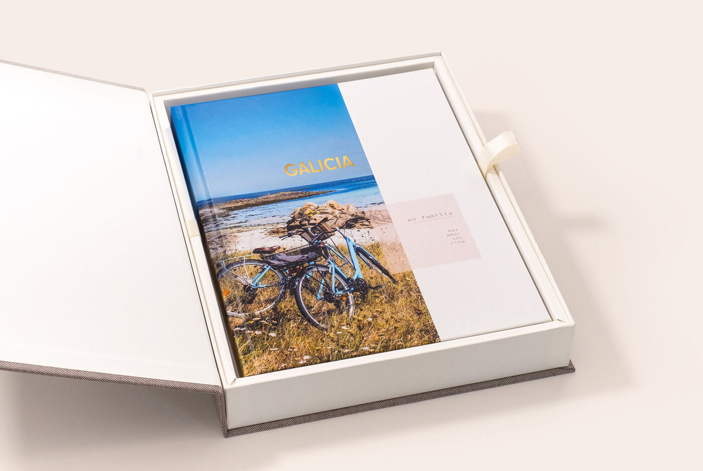 caja para regalo para los álbumes de fotos personalizados CEWE. Ideal para regalo o para conservar mejor el libro.