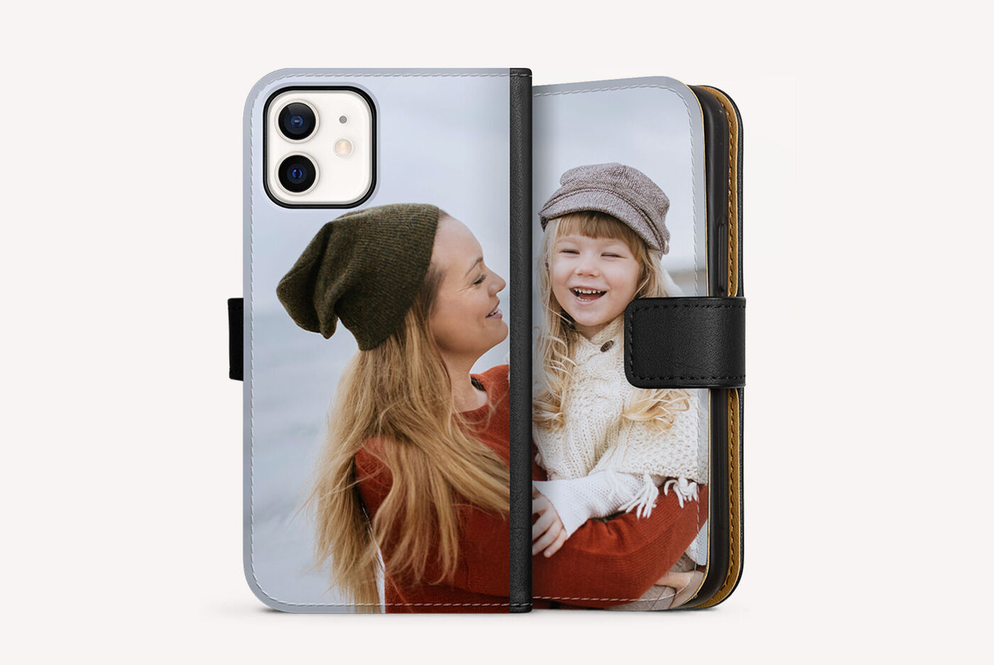 Un estuche de teléfono diseñado con amor muestra a una mujer sosteniendo a un niño en brazos.